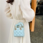 法式小众高级儿童女包新款绣线时尚口红包手提斜挎戴妃迷你小方包