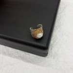 素雅皓白珍珠高级皮革戒指轻量化设计真皮透气运动风活口指环批发