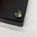 素雅皓白珍珠高级皮革戒指轻量化设计真皮透气运动风活口指环批发