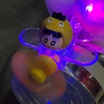 蜡笔小新风能风力发电发光飞机电动车摩托车可爱装饰摆件公仔车载
