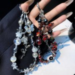 高级感合金玫瑰花吊坠手机链条串珠手腕挂绳珍珠鼎奕珠水晶手机链