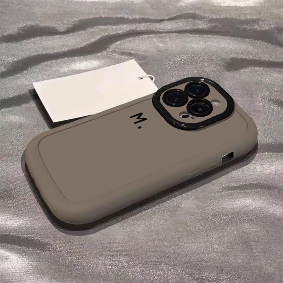 适用苹果17promax手机壳简约彩绘M字母创意iPhone14Plus泡芙15/13