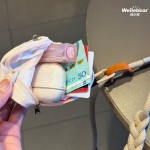 带耳机收纳零钱包手机挂绳斜挎可调节肩背防丢高级感复古印花挂链