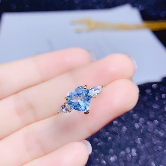 轻奢小众设计仿天空蓝托帕石高级感彩宝心形海蓝宝气质开口戒指女