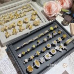 山茶珠宝时尚高档浪漫法式金黄钻戒指 镀金小巧璀璨捧花彩宝指环