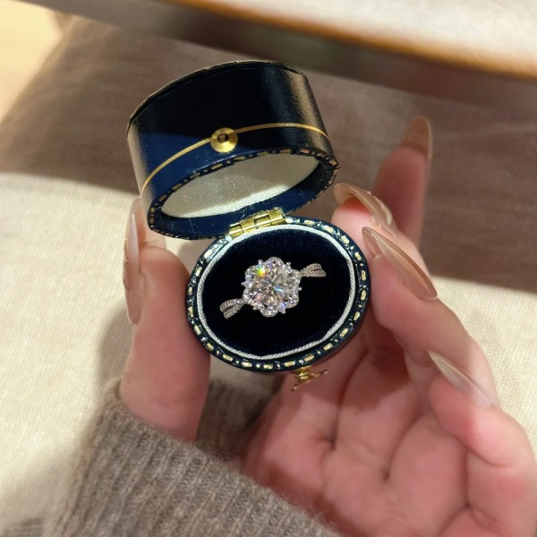 轻奢高级感气质2克拉八心八箭超闪锆石戒指微镶满钻爱莎公主婚戒