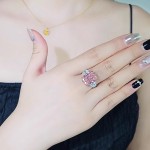 时尚轻奢樱花粉枕形方钻戒指进口高碳钻超闪璀璨粉锆订婚钻戒指环