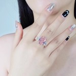 时尚轻奢樱花粉枕形方钻戒指进口高碳钻超闪璀璨粉锆订婚钻戒指环