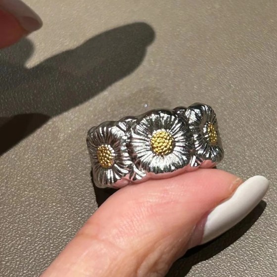 意大利手工拉丝布拉提双色金小雏菊戒指权志龙同款情侣活口女戒