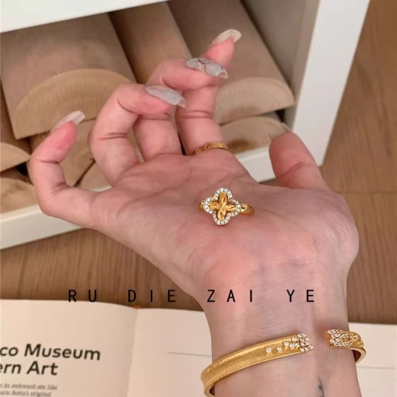 古法藤蔓四叶草花瓣戒指微镶锆石复古轻奢高级感开口戒