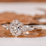 轻奢仿莫桑石戒指欧美时尚热卖ins超闪镶钻鸽子蛋结婚订婚钻戒女