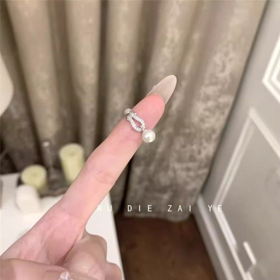 马蹄扣珍珠戒指千金感ins风轻奢高级感小众开口指环女