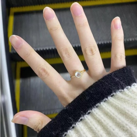 白冰仿玉髓蛋面戒指女开口温柔轻奢气质指环小众高级感潮流食指戒