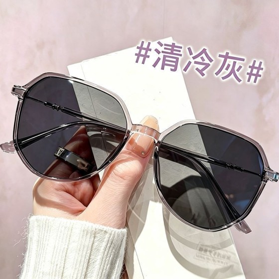 新款高级显瘦墨镜女防紫外线防晒素颜时尚高级感太阳镜男跨境