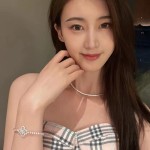 高级感四叶草镶钻手链女生冷淡风小众设计精致轻奢满钻海蓝锆手饰