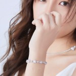 怦然心动爱心粉钻手链女轻奢小众设计高级感满钻心形锆石手饰批发