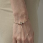 三横同款饰品原创抽拉鸢尾花手链女极简通勤高级感饰品美拉德轻奢