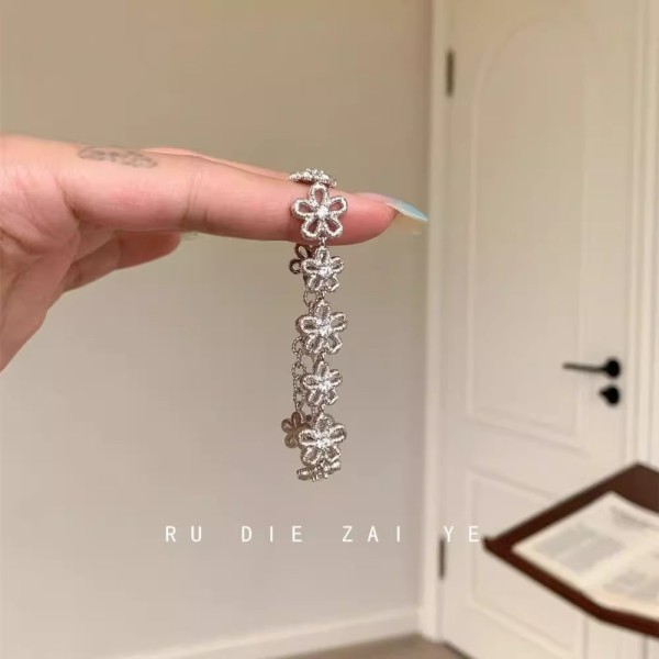 清冷感银色蕾丝花环手链轻奢精致千金高级感气质手链
