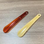 批发塑料家用穿鞋器三色22cm小巧提鞋器时尚造型创意短款鞋拔子