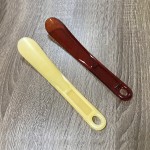 批发塑料家用穿鞋器三色22cm小巧提鞋器时尚造型创意短款鞋拔子