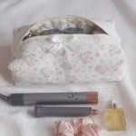 适用Dyson Airwrap吹风机卷发棒美发工具收纳袋 碎花带隔层化妆包