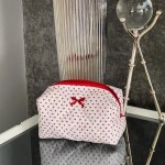 现货时尚女生护肤品收纳包大容量洗漱用品化妆包粘小玫瑰花化妆包