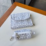 现货日系卡通可爱卫生巾收纳包大容量口红包两件套便携多用湿巾包