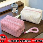 ins甜美少女糖果配色毛绒大容量化妆包 洗漱包旅行便携手拎小收纳