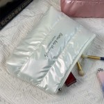 新款跨境充棉羽绒化妆包防水便携洗漱包高级感手拿包大容量收纳袋