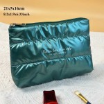 新款跨境充棉羽绒化妆包防水便携洗漱包高级感手拿包大容量收纳袋