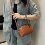 油蜡皮女包2026新款时尚轻奢单肩包多层手机包通勤百搭斜挎小方包
