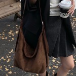 小众新款麂皮绒单肩包复古大容量通勤托特包美拉德风女士斜挎包