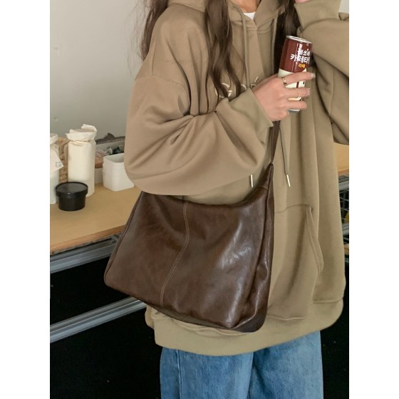 美拉德复古斜挎包包女2026新款潮韩版托特包百搭大容量单肩包