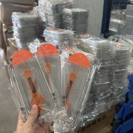 适用苹果17PROMAX无尘仓钢化膜iPhone16pro贴膜神器15秒贴手机膜