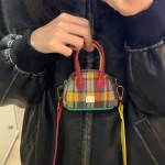 秋冬包包女新款百搭复古迷你耳机包可爱零钱包学生通勤单肩斜挎包