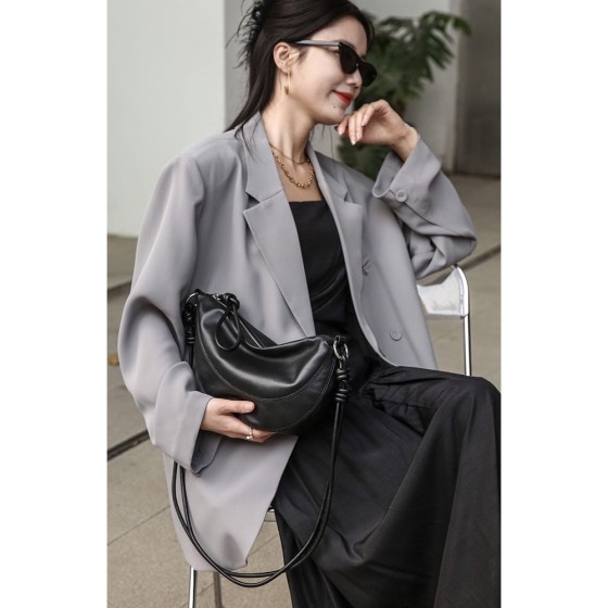 小众设计饺子包女斜挎包2026新款韩版包包高级感马鞍