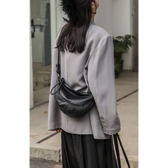 小众设计饺子包女斜挎包2026新款韩版包包高级感马鞍