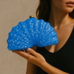 2024女士欧美新款单肩斜跨包异型贝壳亚克力包时尚婚礼晚宴手拿包