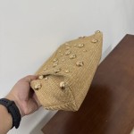 编织手拿包女新款时尚金属高级感通勤晚宴包小众设计感铆钉链条包