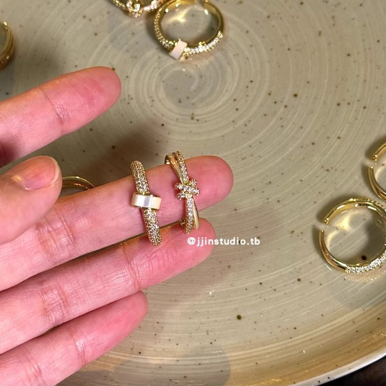 法式温柔白贝微镶锆石指环精致设计感闪钻高级感戒指