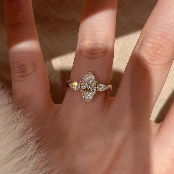 高级感马眼三生石2克拉戒指女款复古个性ins结婚指环潮流百搭饰品