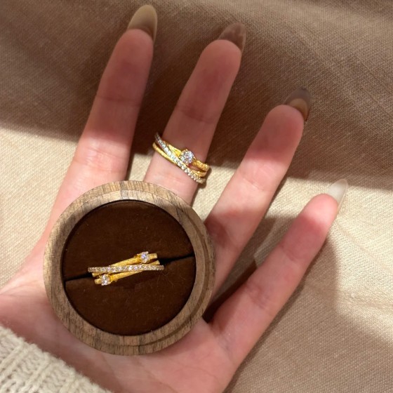 意大利高级感漫游星际拉丝戒指轻奢精致百搭三层环绕交叉微镶女戒