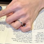 法式复古祖母绿色排钻戒指女精致轻奢高级感细圈锆石可调节食指戒