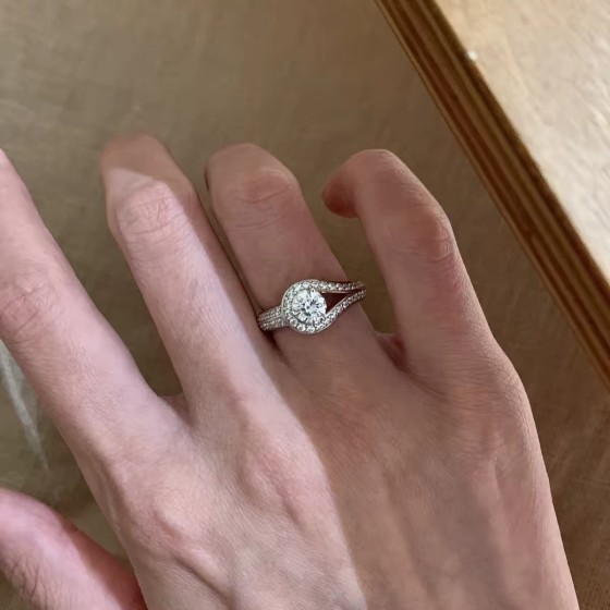 气质高级大气韩版时尚群镶闪钻锆石求婚高级感戒开口可调节戒指女