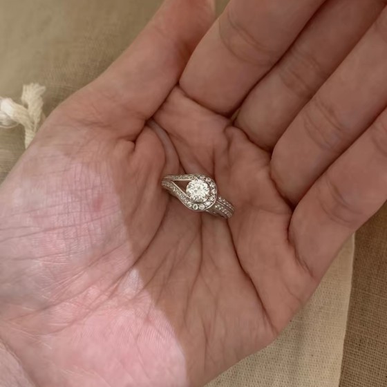 气质高级大气韩版时尚群镶闪钻锆石求婚高级感戒开口可调节戒指女