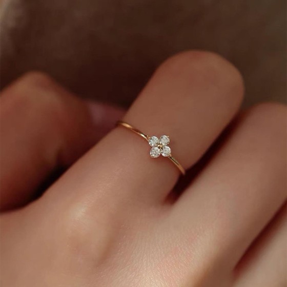 法式轻奢风四叶草微镶锆石戒指女小众设计感个性流行珠宝首饰现货