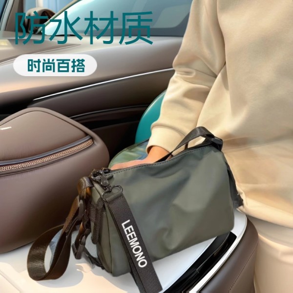 轻便防水单肩斜挎包女2026新款枕头包休闲时尚百搭通勤包小包包