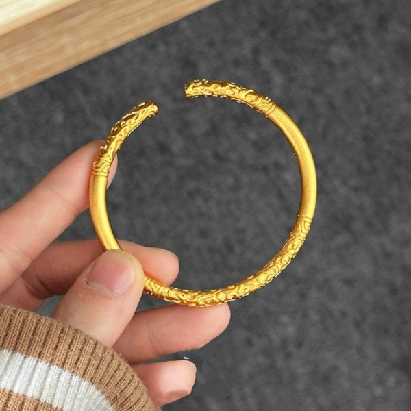 古法沙金紧箍素圈开口手镯女仿黄金卷草纹镯子小众轻奢高级感手饰