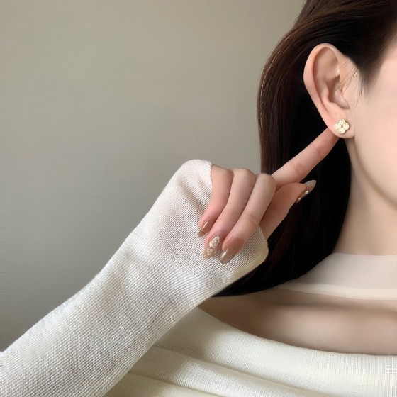 S925纯银镀18K金经典四叶草锆石耳钉女高级感轻奢风日常