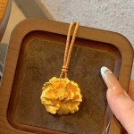 拉丝雕花富贵牡丹花黄金色花朵挂绳毛衣链项链女轻奢小众吊坠配饰